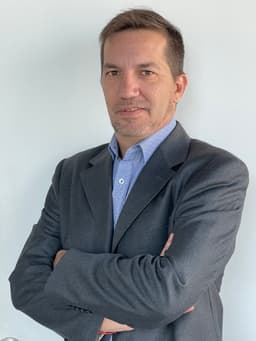 Tomás Schiappacasse — Fundador AIAIAI Consulting